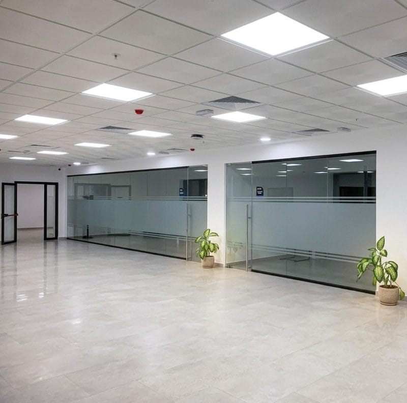 Open space cloisons vitrées aluminium Tanger - film sablé