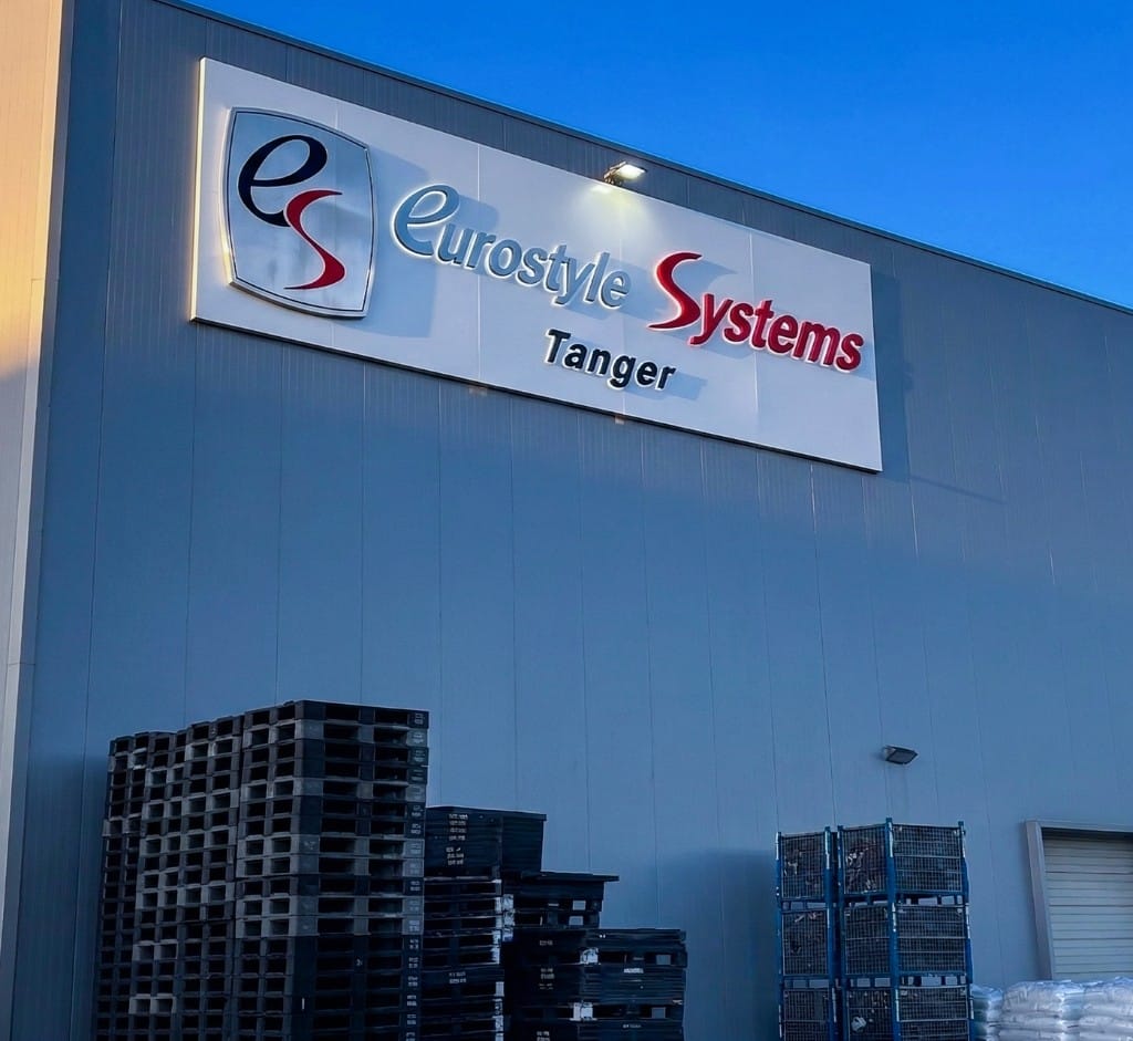 Enseigne publicitaire Eurostyle Systems Tanger - Panneau façade usine