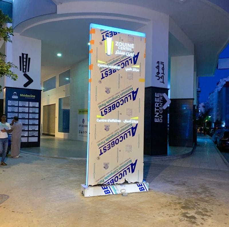 Fabrication totem lumineux Alucobond - Totem LED centre commercial Maroc