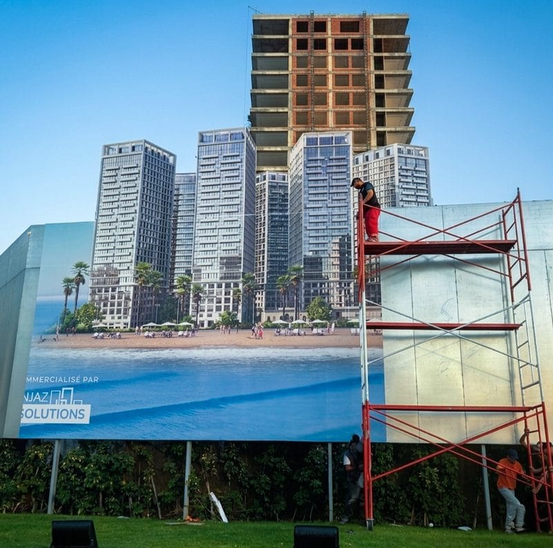 Pose bâche grand format Cap Towers - Impression chantier immobilier à Tanger